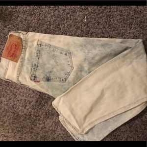 Levi jeans 33
